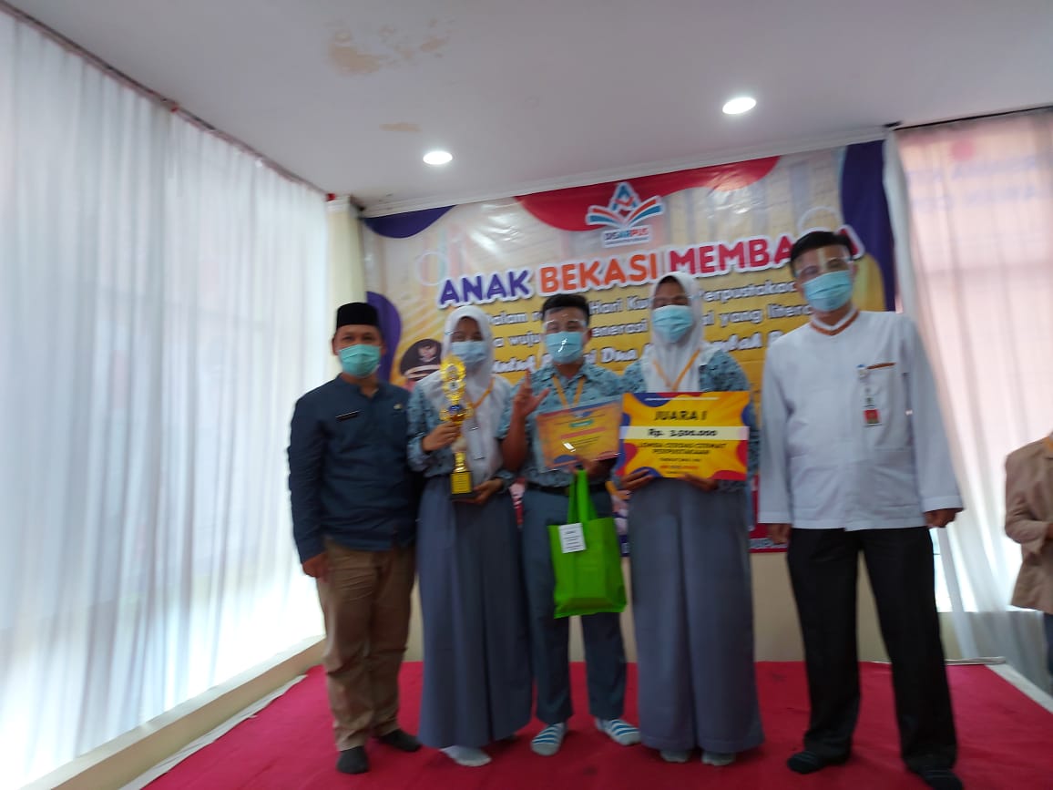 MENABUH GENDANG  LITERASI  BAGI  KAUM  MILENIAL DALAM ACARA ANAK BEKASI MEMBACA