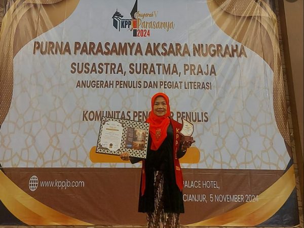 Prestasi Sekolah Bidang Literasi Diraih Hj. Lili Priyani, M.MPd